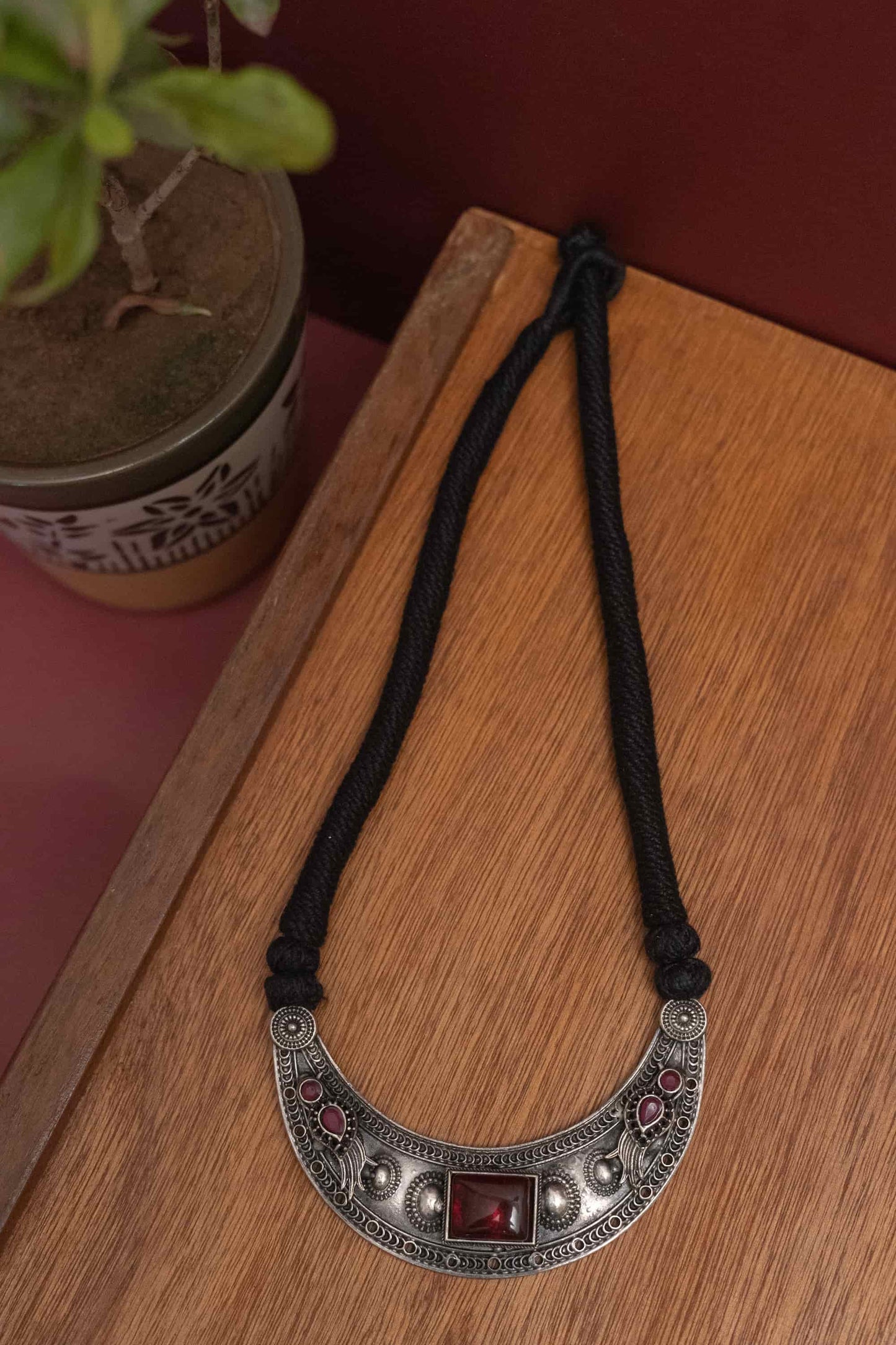 Oxodise Choker with Stone Charm