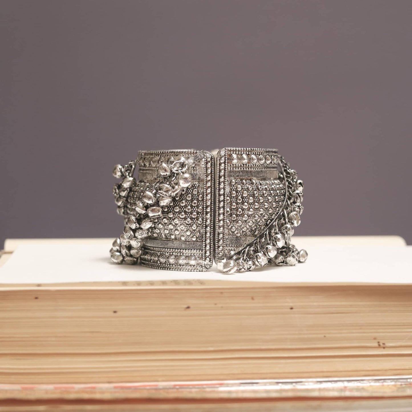 Openable Oxodise Royal Dangling Dotted Kada