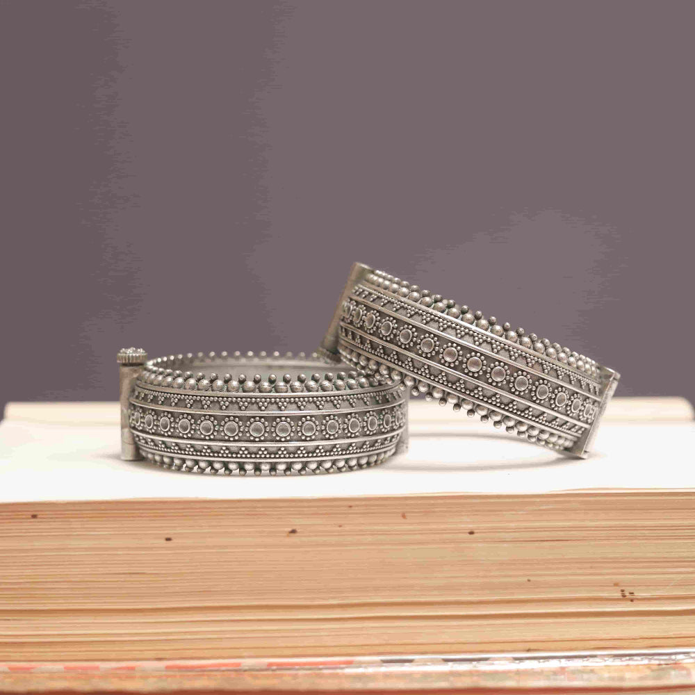 Silver Look-Alike Heritage Royal Pattern Kada