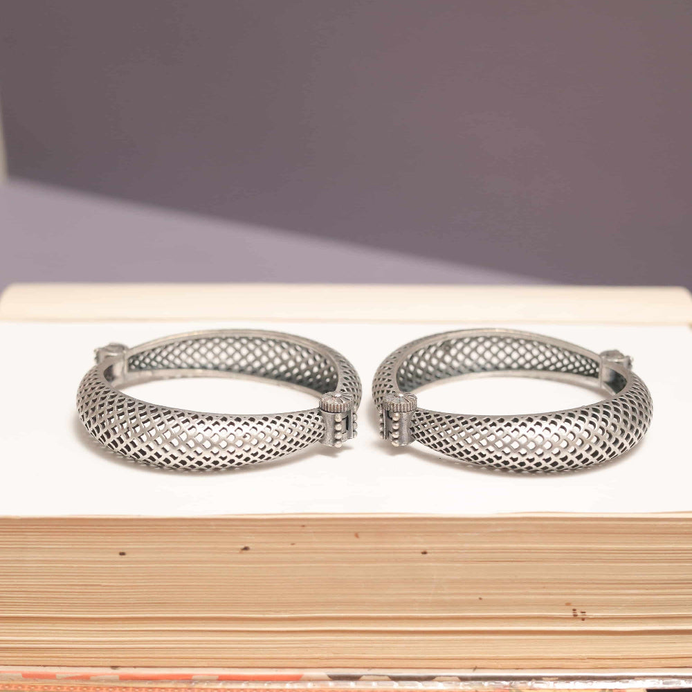 Silver Look-Alike Net Texture Kada
