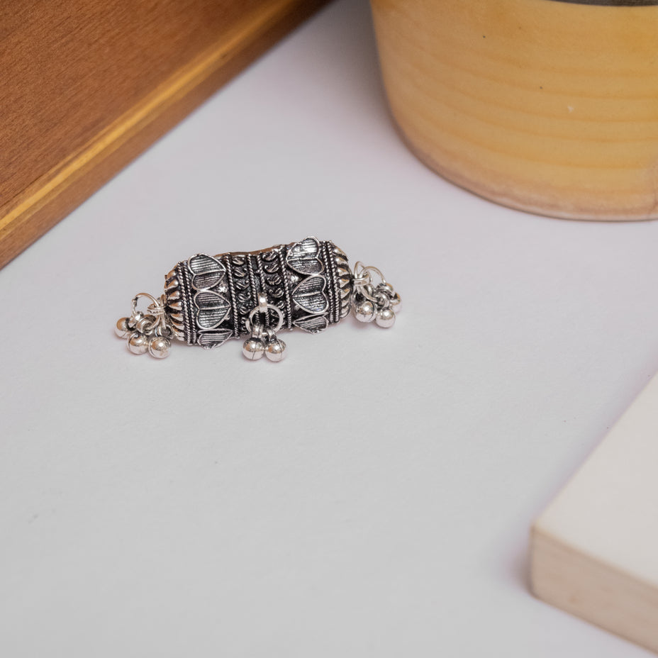 Oxodise Ring with Heartleaf Pattern with Dangling Beads