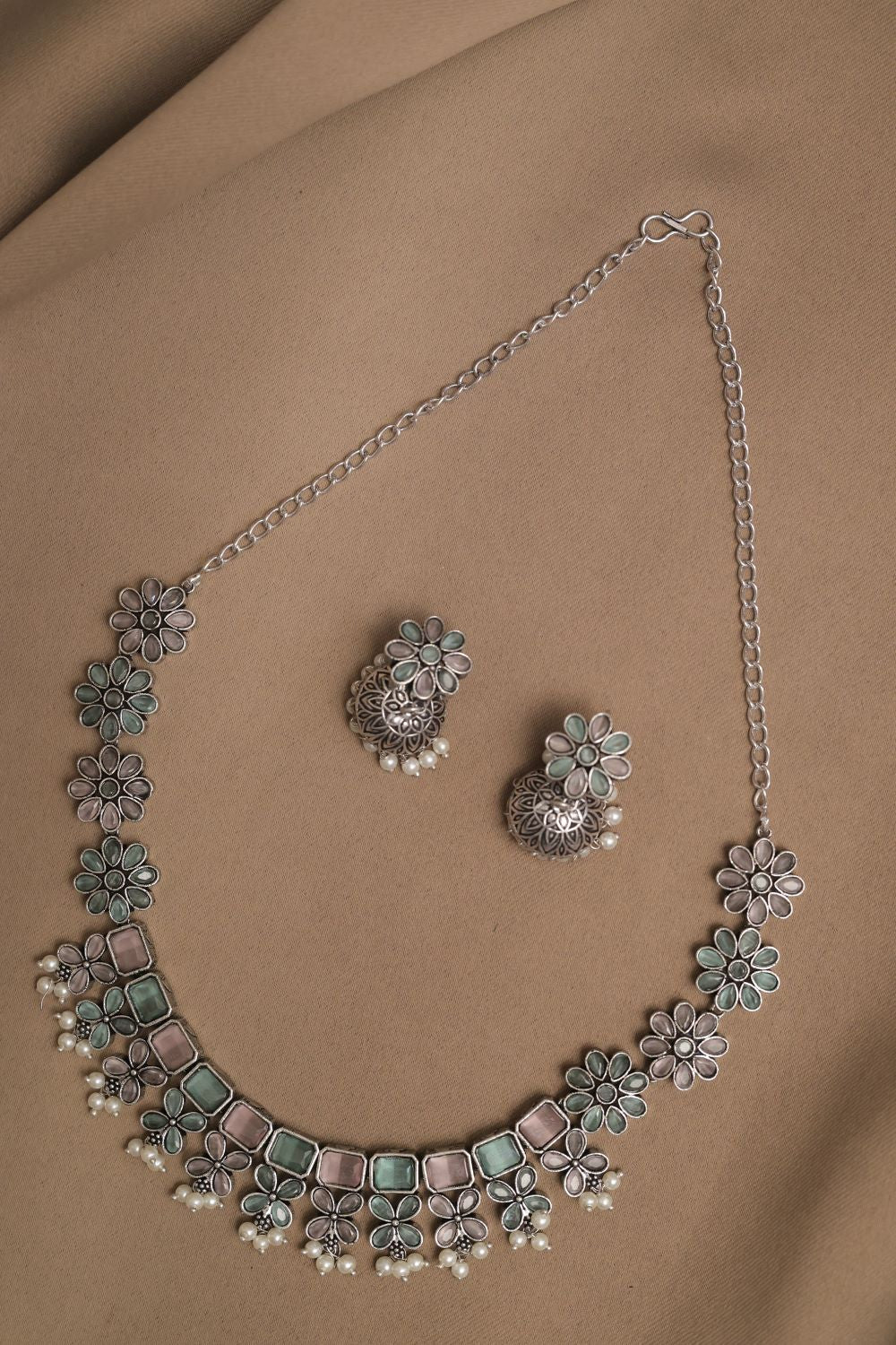 Silver Look-Alike Floral Necklace