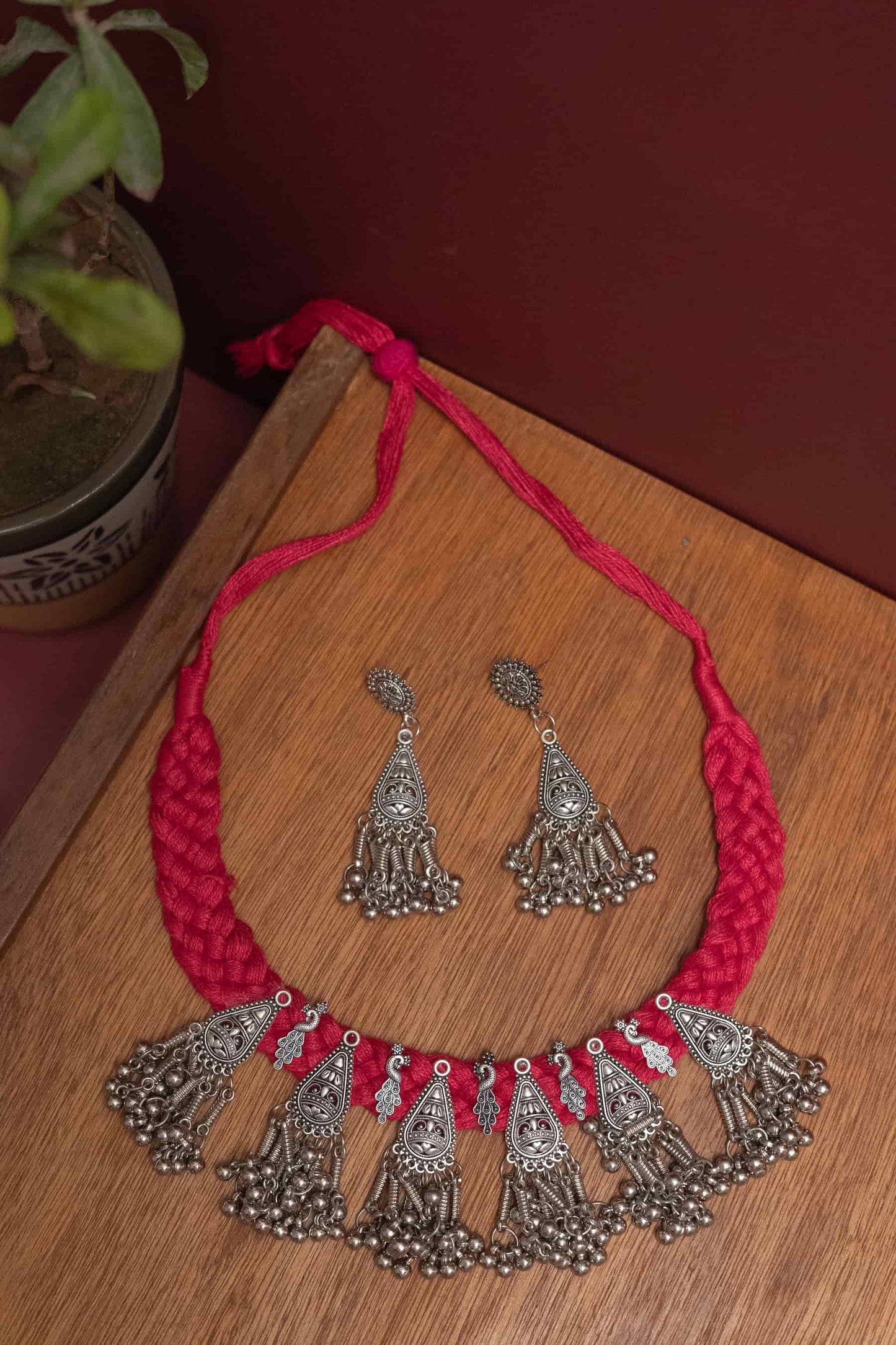 Oxodise Choker with Dangling Silver Beads