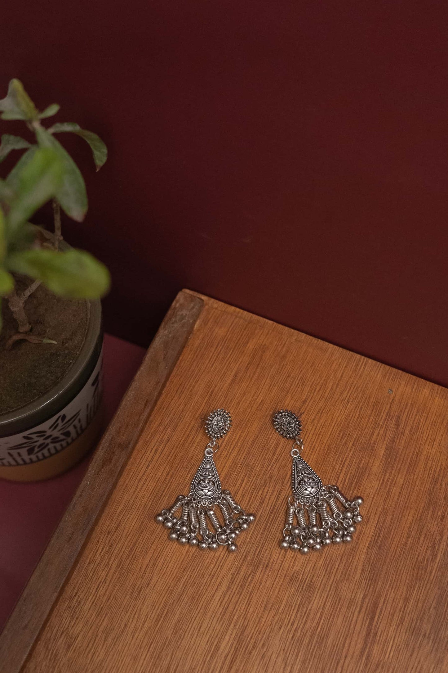 Oxodise Choker with Dangling Silver Beads
