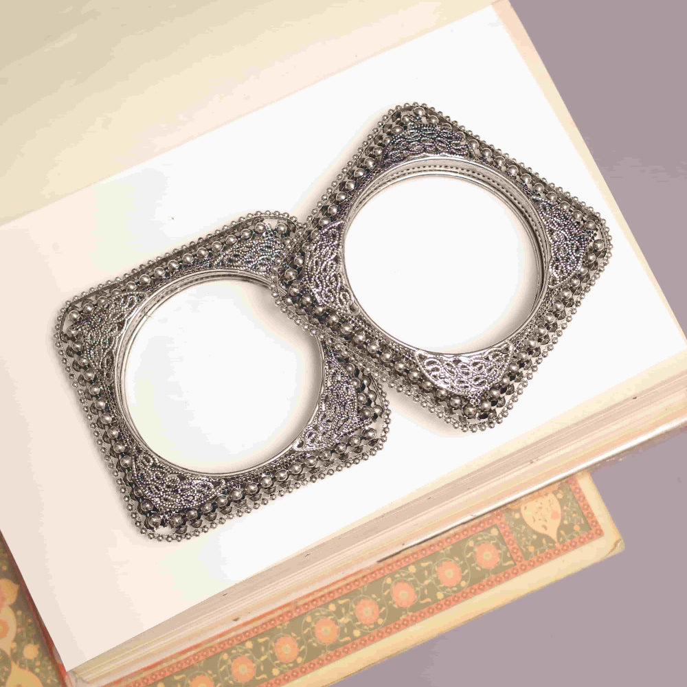 Oxodise Square Filigree Beaded Kada (3 Sizes)
