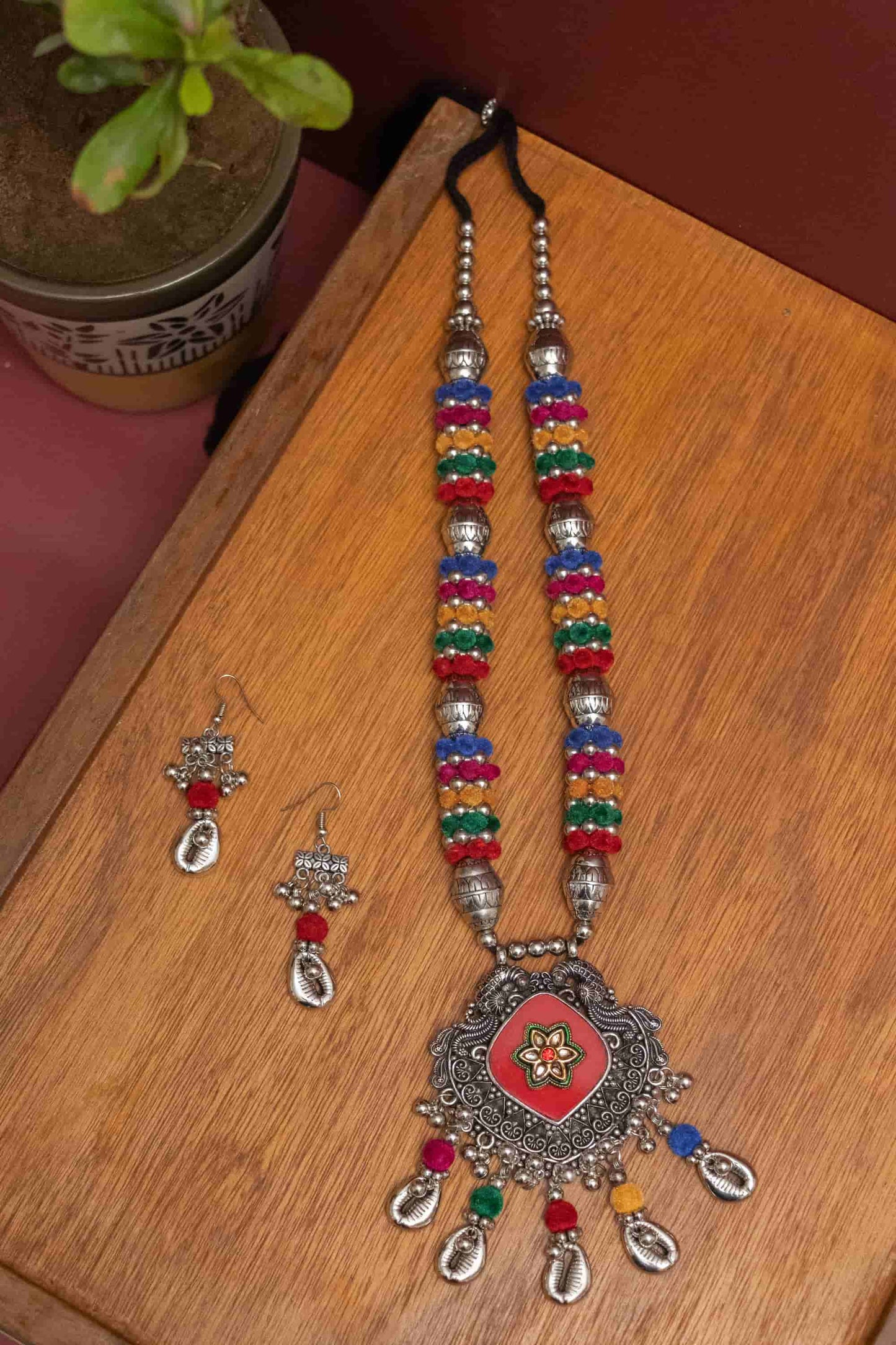 Oxodise Floral Charm with Dangling Silver Kodi