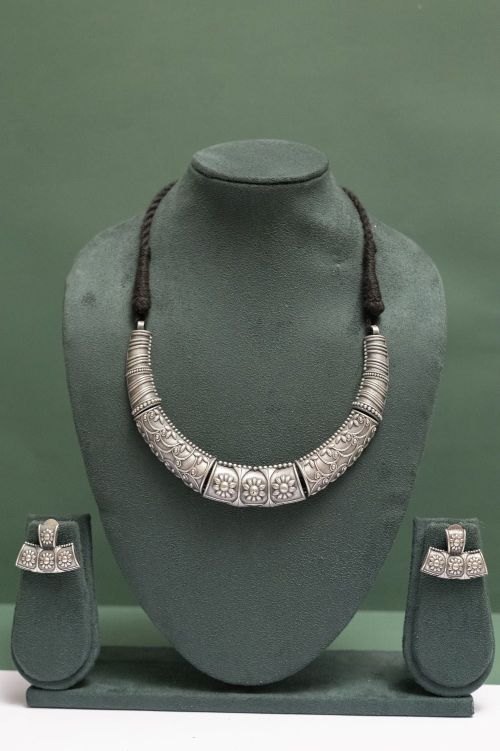Silver Look-Alike Choker Set with Intricate Floral Carving