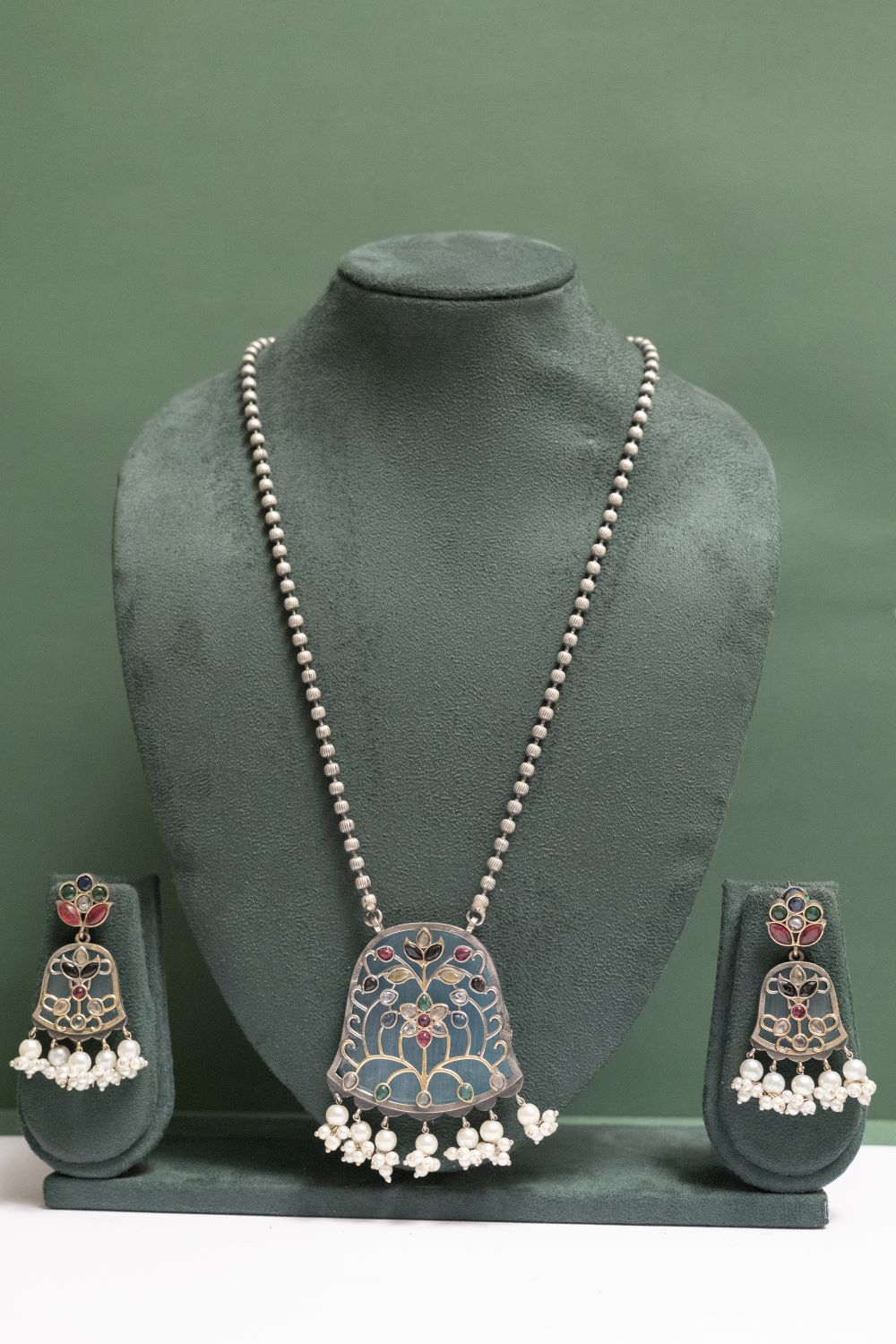 Silver Look-Alike Chain Pendant with Dangling White Beads