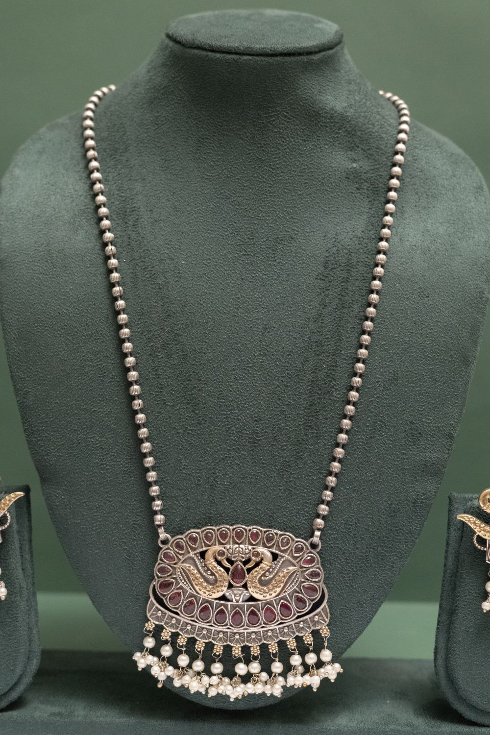 Silver Look-Alike Two Tone Chain Pendant