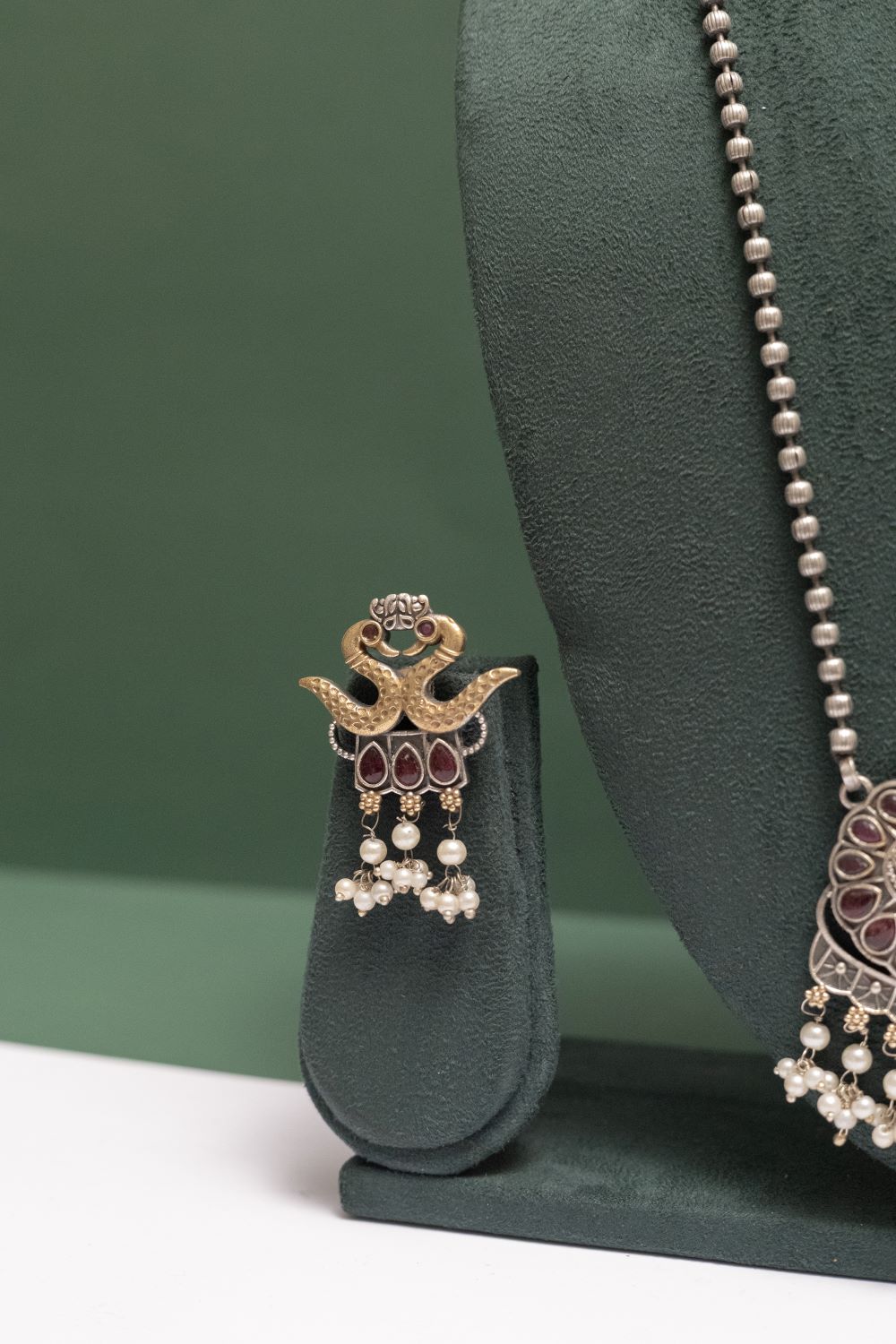 Silver Look-Alike Two Tone Chain Pendant