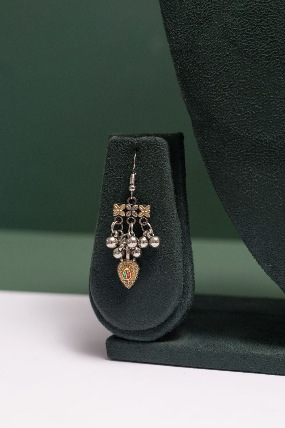 Oxodise Two Tone Royal Palanquin Pendant Necklace with Leaf Motifs