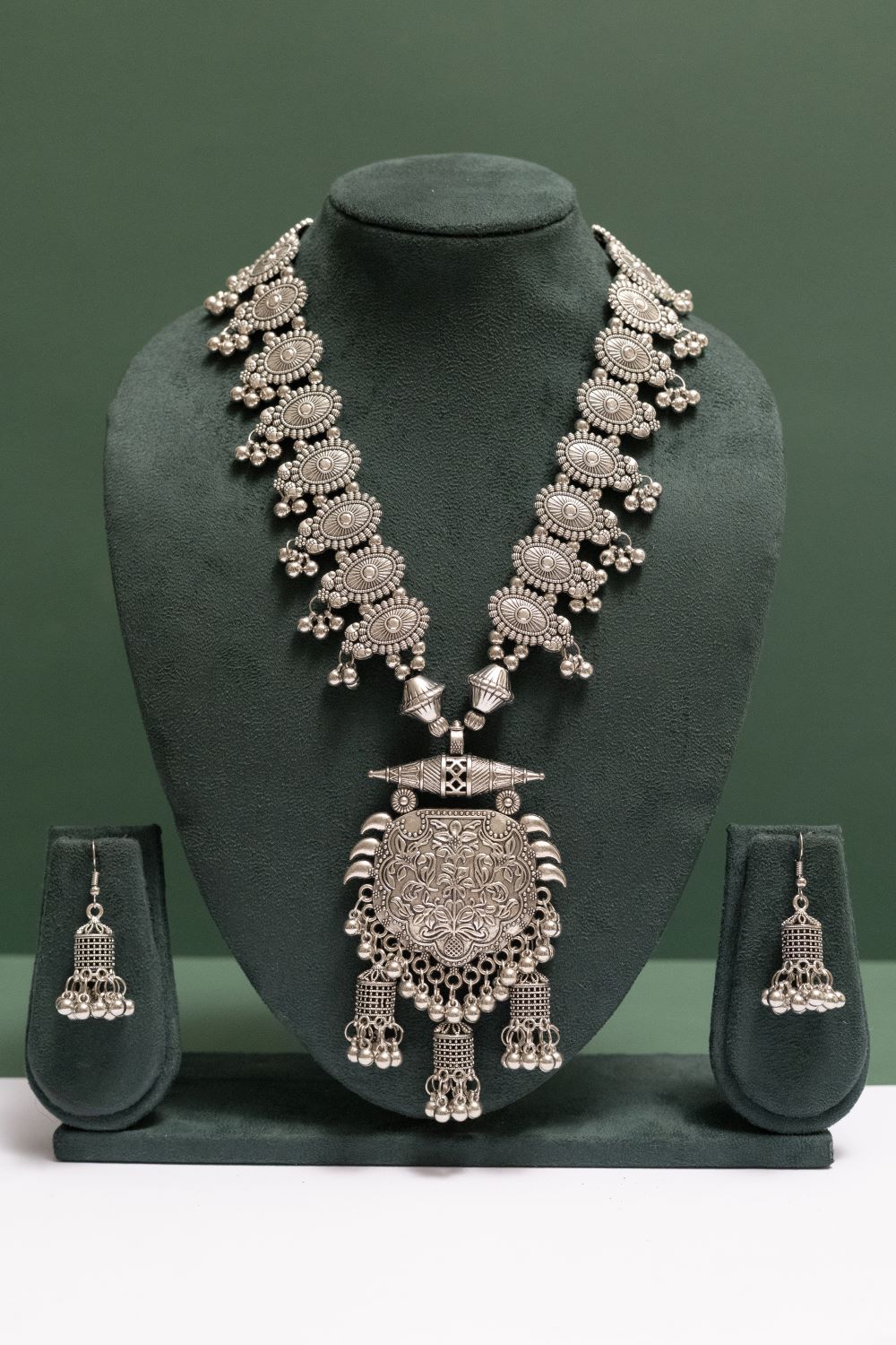 Oxodise Necklace with Dangling Net Charms & Beads