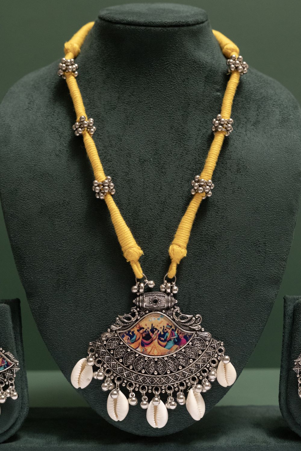 Oxodise Raas-Leela Pendant Necklace with Beads & Kodi (Cowrie)