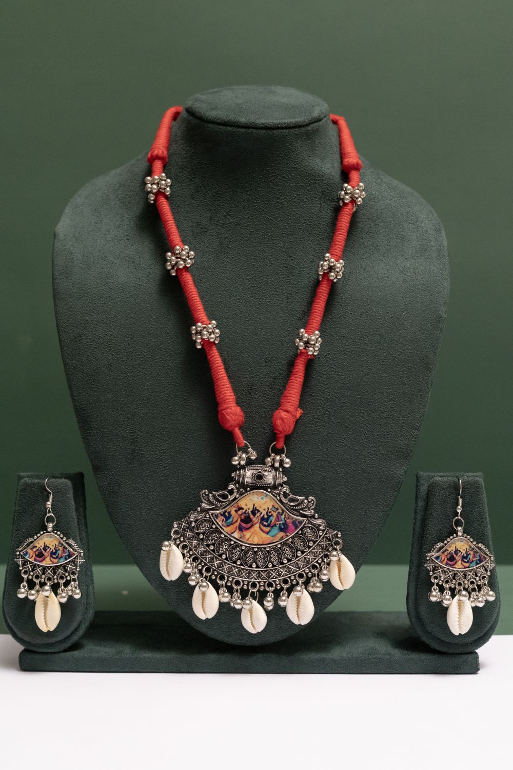 Oxodise Raas-Leela Pendant Necklace with Beads & Kodi (Cowrie)
