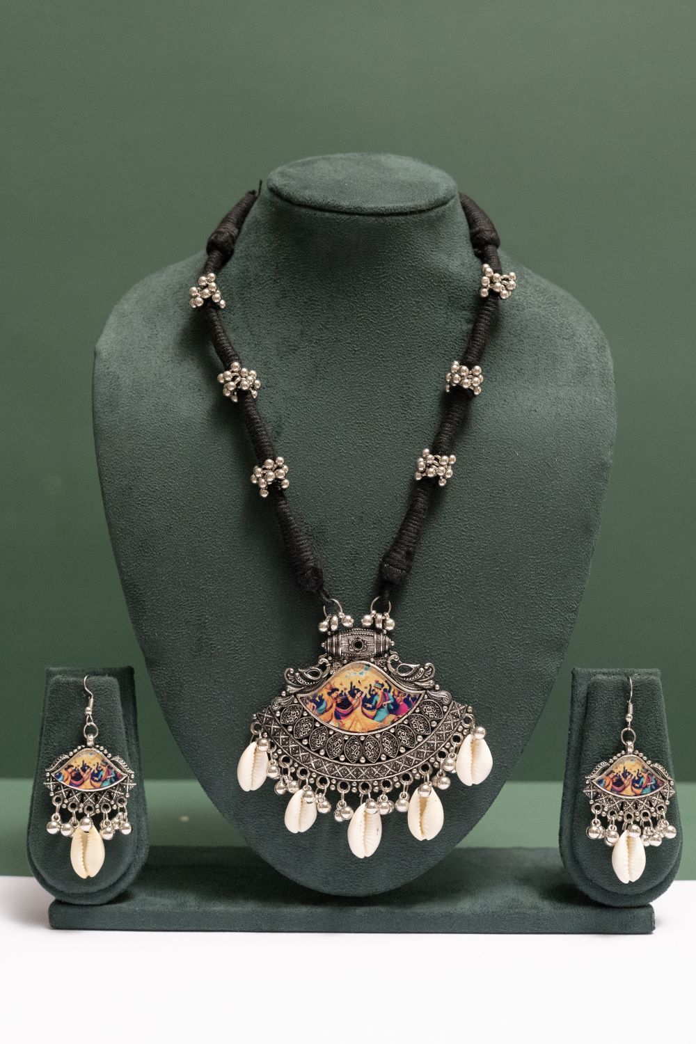 Oxodise Raas-Leela Pendant Necklace with Beads & Kodi (Cowrie)