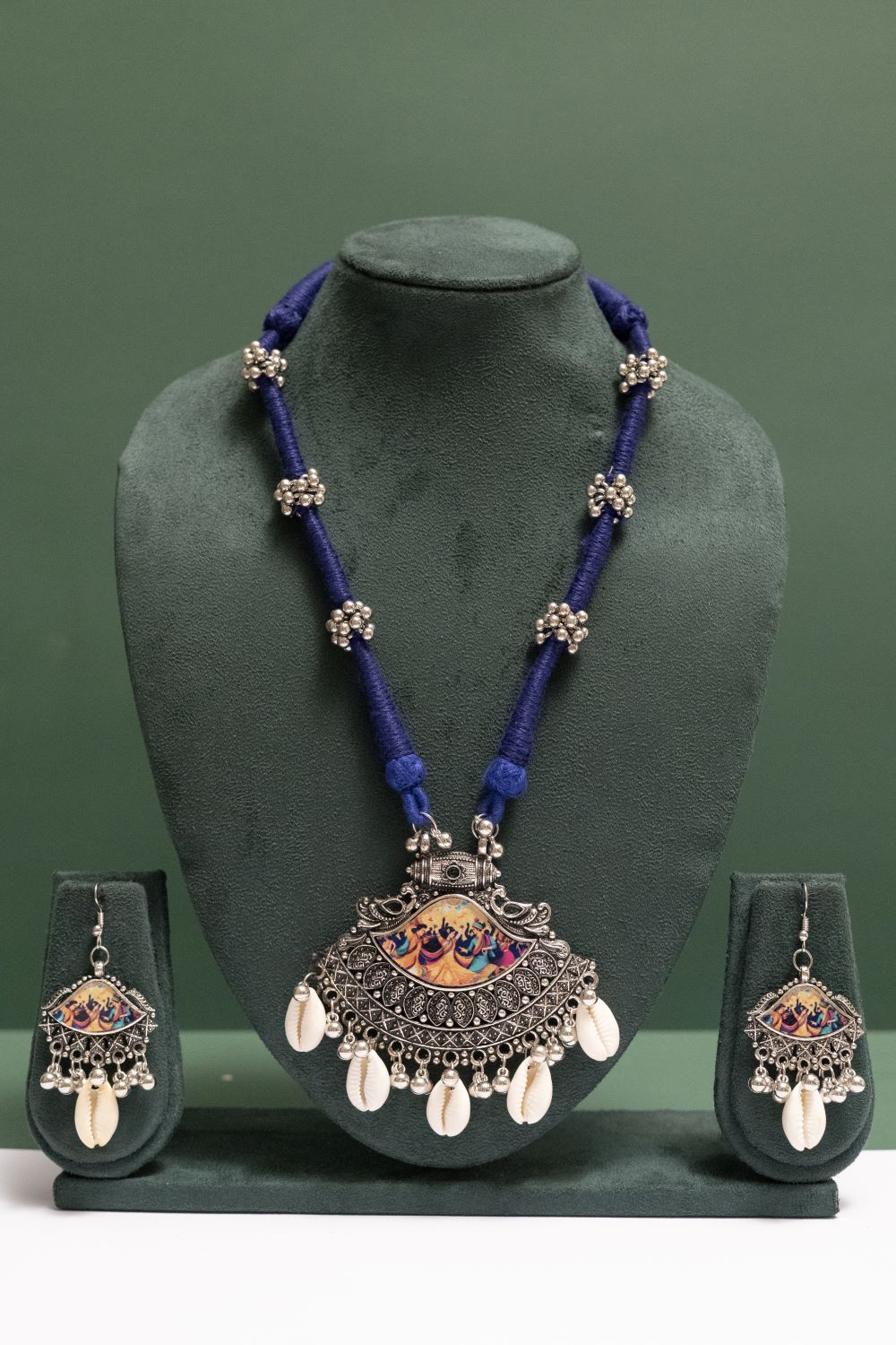Oxodise Raas-Leela Pendant Necklace with Beads & Kodi (Cowrie)
