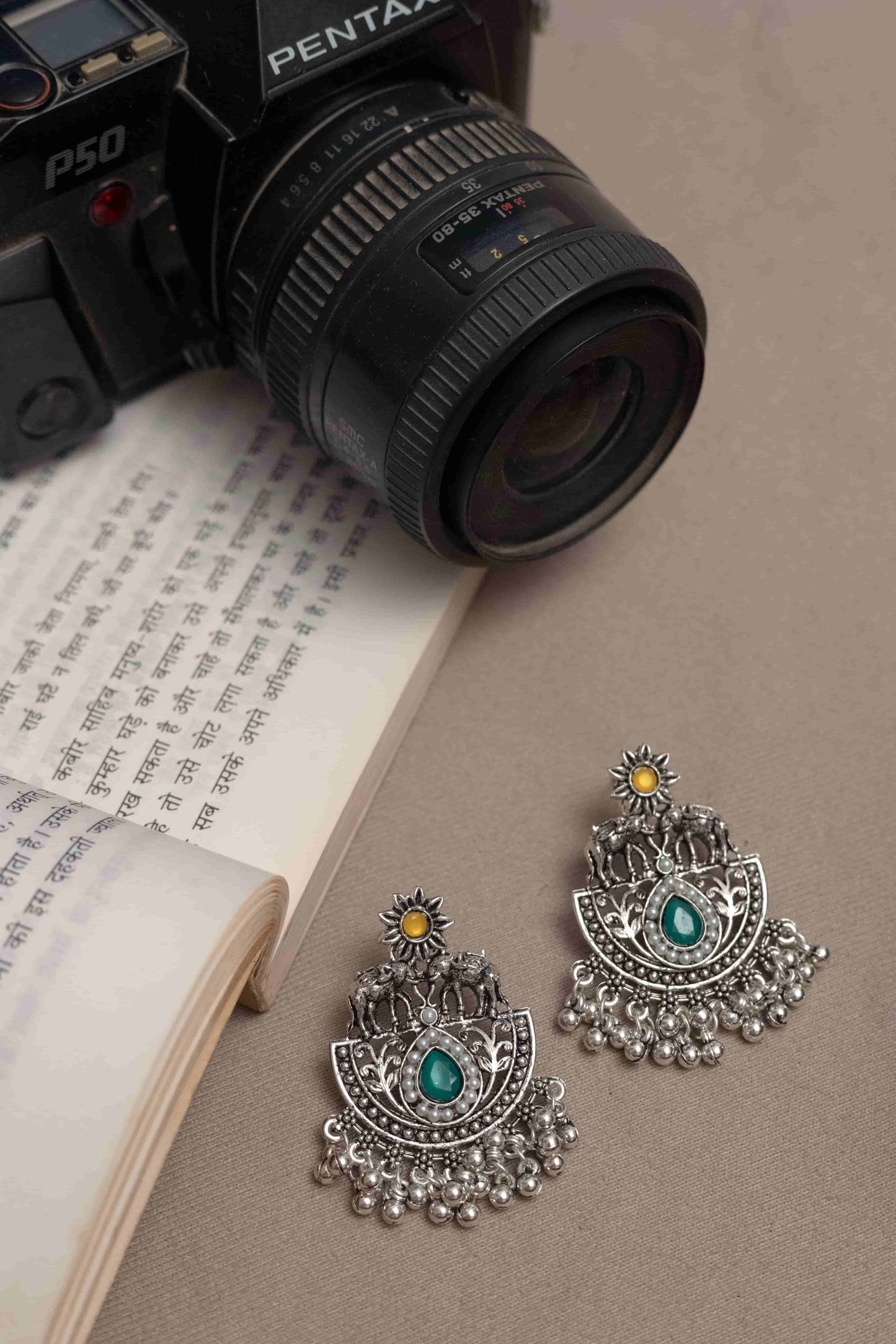 Oxodise Stone Elephant Necklace with Multicolor Cabochons