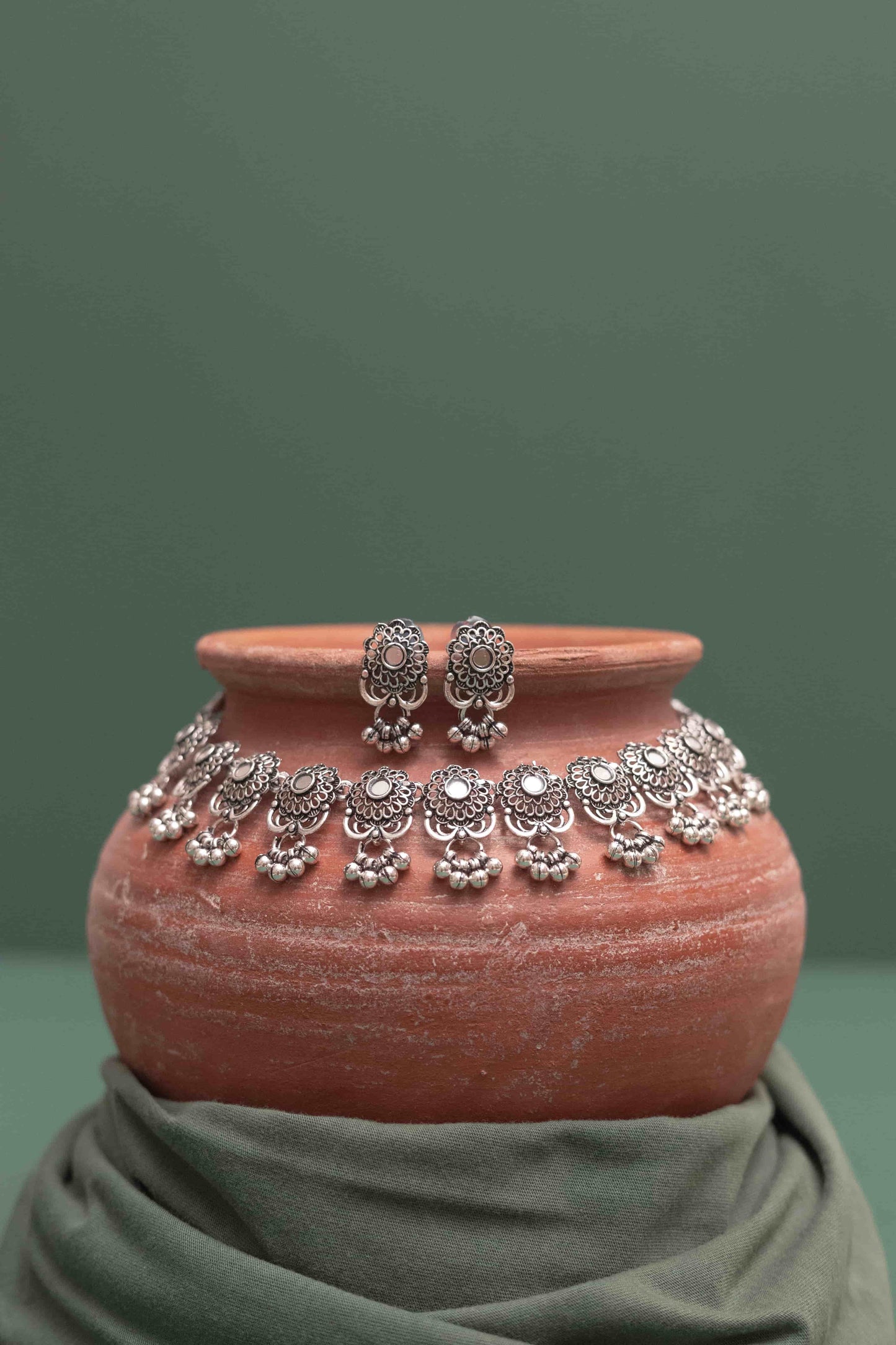 Oxodise Choker Necklace with Flower Motifs & Multicolor Cabochons