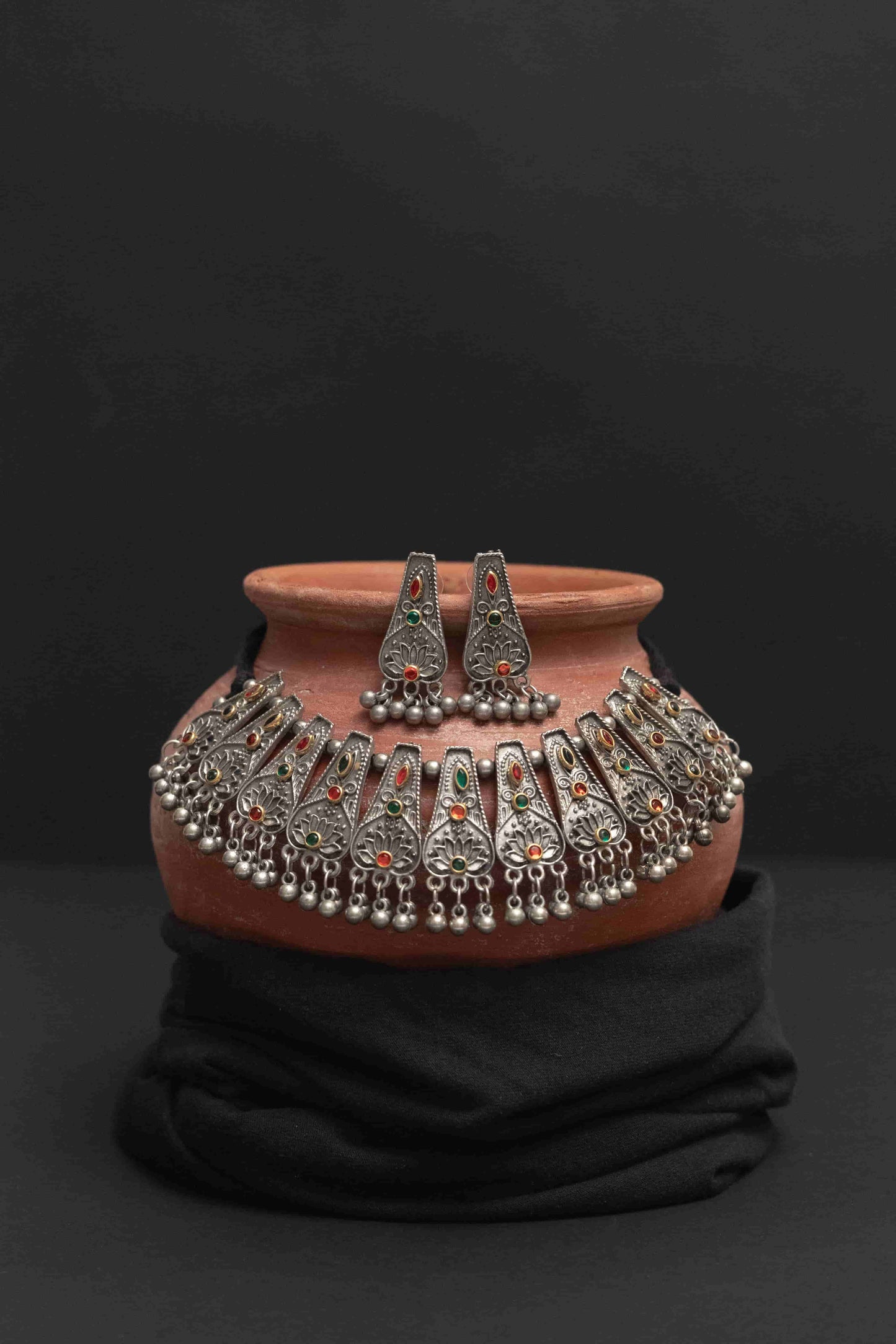 Oxodise Elongated Teardrop Pendant Units Choker Necklace