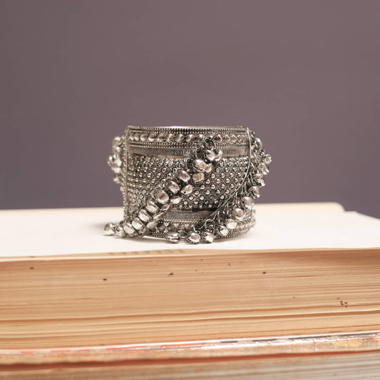 Openable Oxodise Royal Dangling Dotted Kada