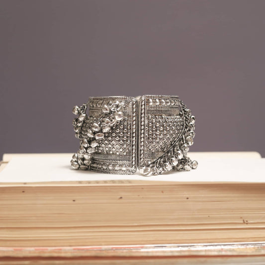 Openable Oxodise Royal Dangling Dotted Kada