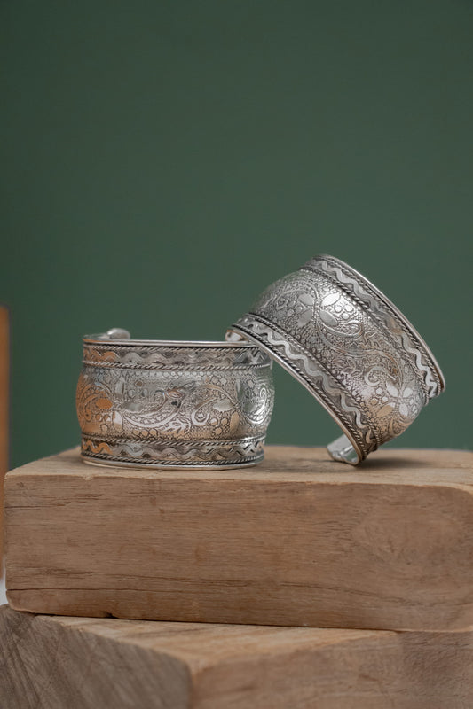 Adjustable Oxodise Traditional Floral Vine Kada