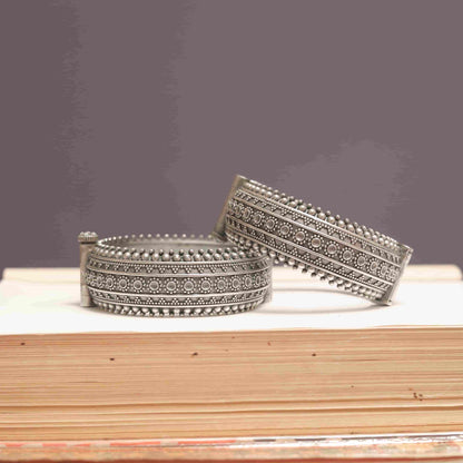 Silver Look-Alike Heritage Royal Pattern Kada