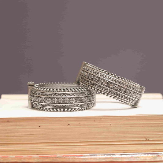 Silver Look-Alike Heritage Royal Pattern Kada