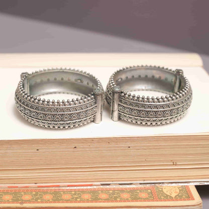 Silver Look-Alike Heritage Royal Pattern Kada