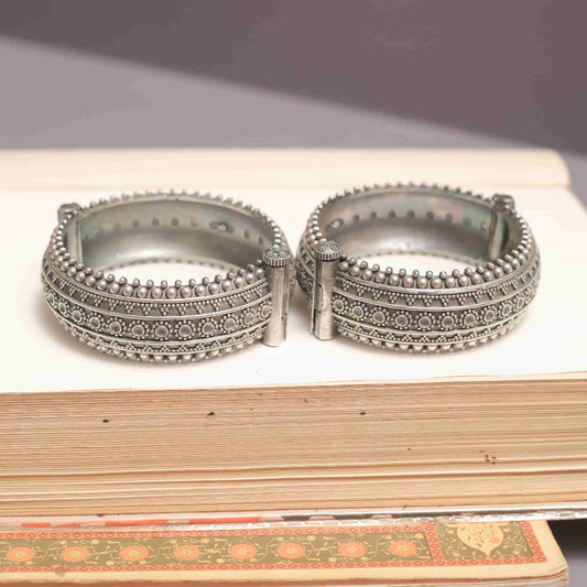 Silver Look-Alike Heritage Royal Pattern Kada