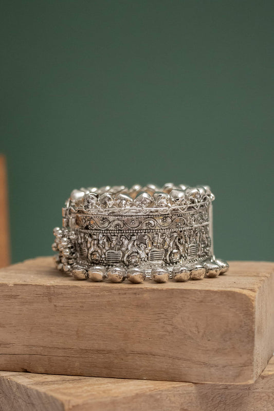 Oxodise Cavalcade Pattern Kada with Dangling Beads