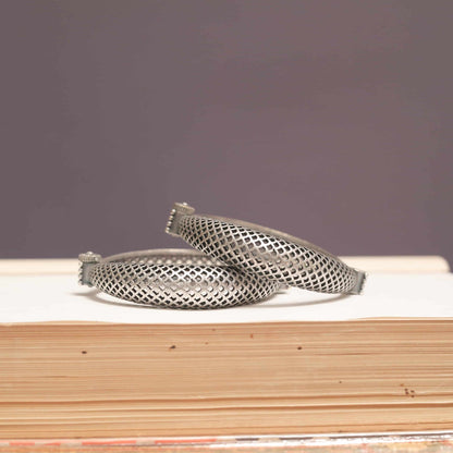 Silver Look-Alike Net Texture Kada