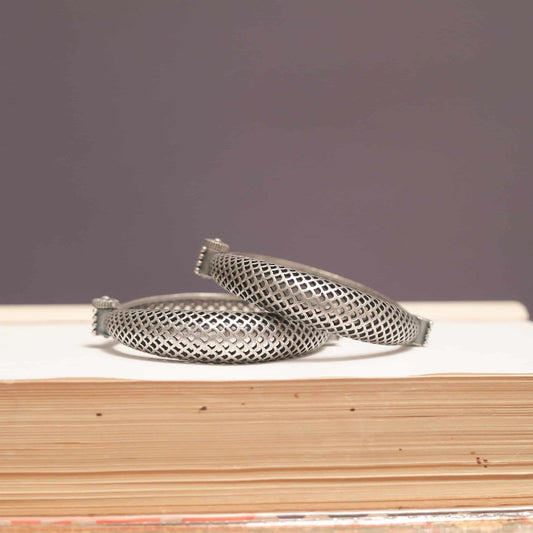 Silver Look-Alike Net Texture Kada