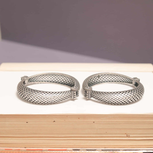 Silver Look-Alike Net Texture Kada