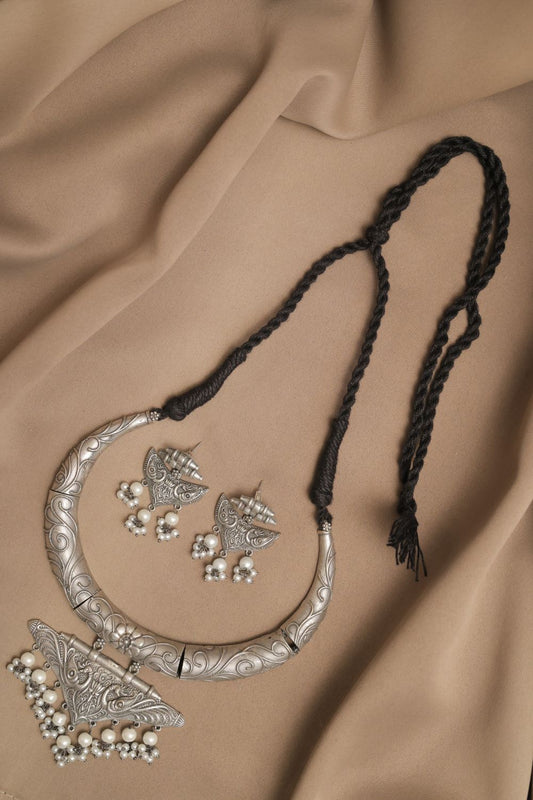 Silver Look-Alike Choker with Fan Shaped Charm with Dangling Beads