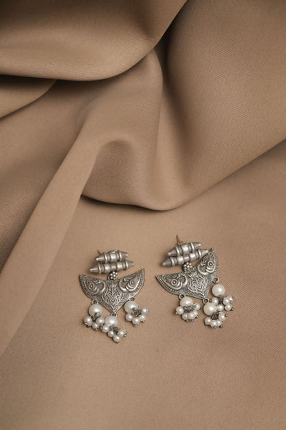 Silver Look-Alike Choker with Fan Shaped Charm with Dangling Beads