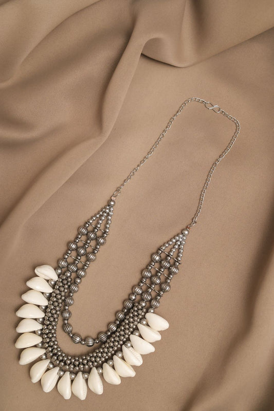 Oxodise Chain Beads Necklace with Hanging Kodi (Cowrie Shells)