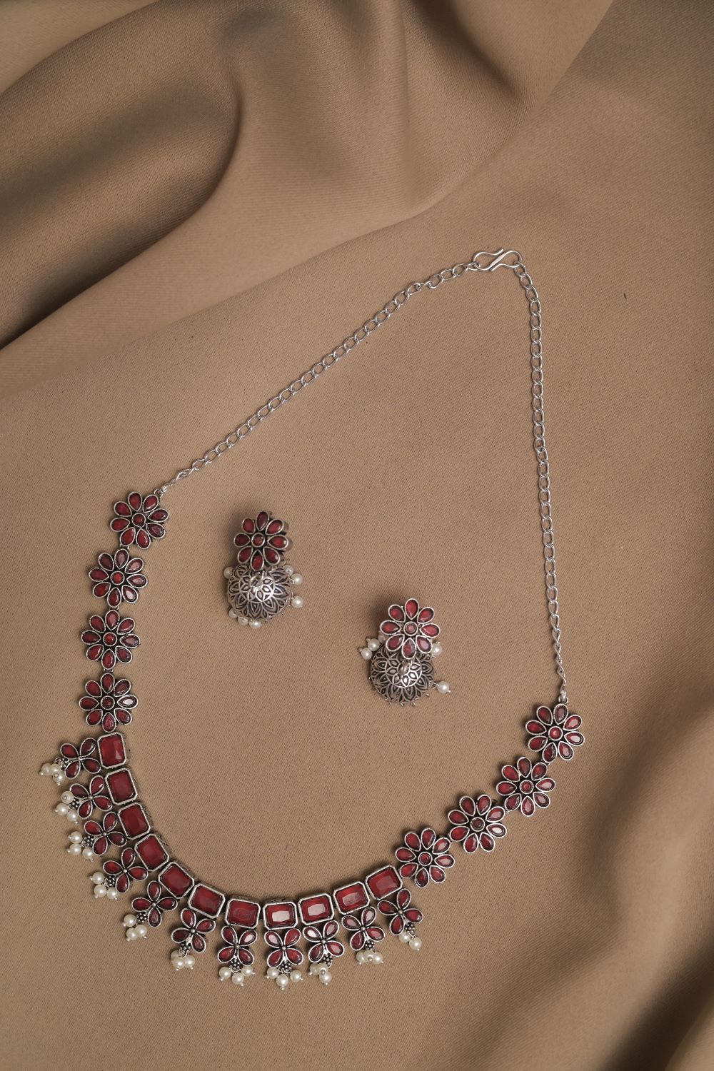 Silver Look-Alike Floral Necklace
