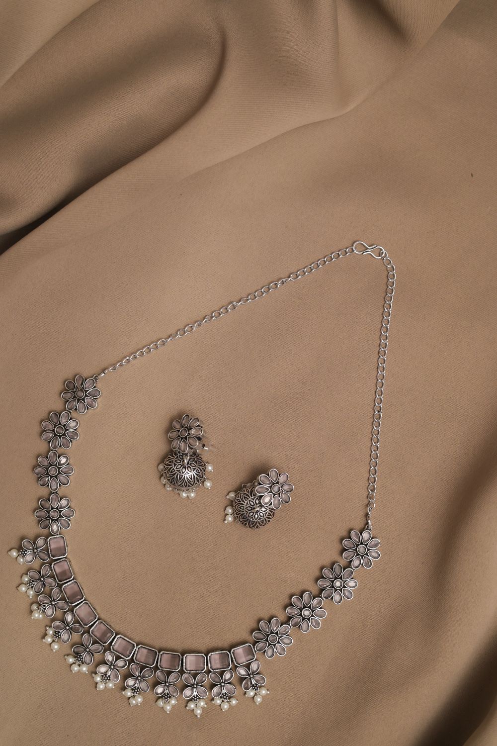 Silver Look-Alike Floral Necklace