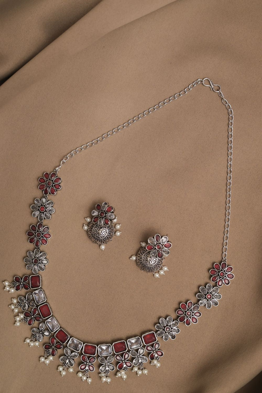 Silver Look-Alike Floral Necklace