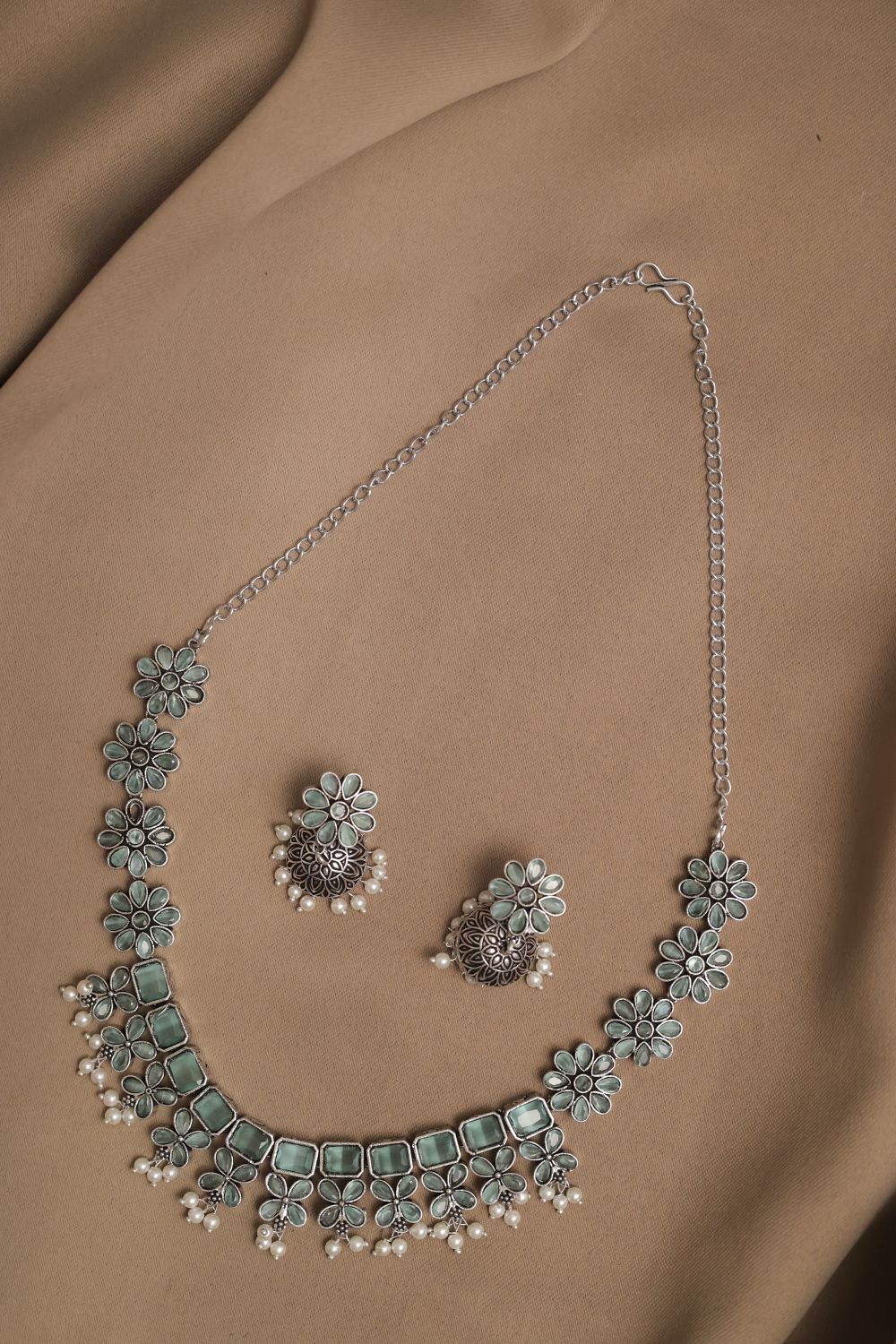 Silver Look-Alike Floral Necklace