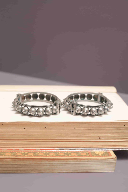 Silver Look-Alike Royal Bead Kada