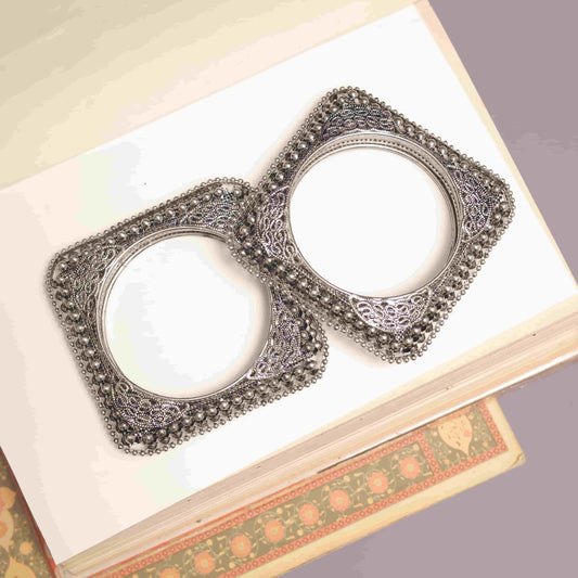 Oxodise Square Filigree Beaded Kada (3 Sizes)