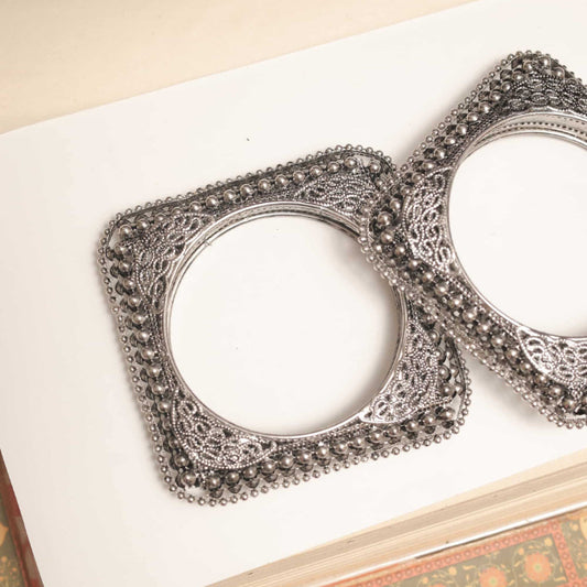 Oxodise Square Filigree Beaded Kada (3 Sizes)