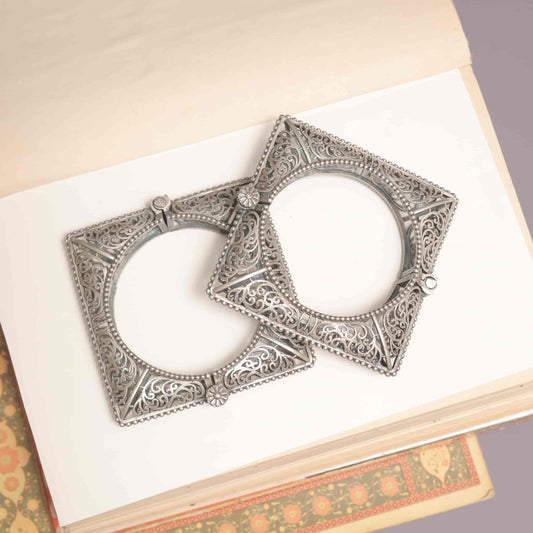 Silver Look-Alike Square Filigree Kada