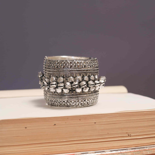 Openable Oxodise Floral Dangling Kada