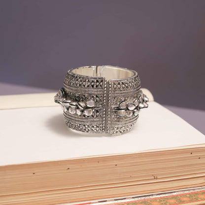 Openable Oxodise Floral Dangling Kada