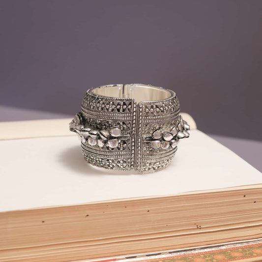 Openable Oxodise Floral Dangling Kada