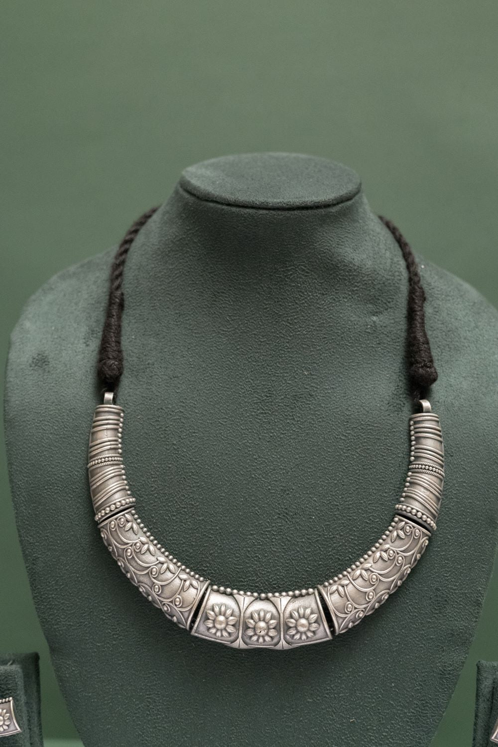 Silver Look-Alike Choker Set with Intricate Floral Carving
