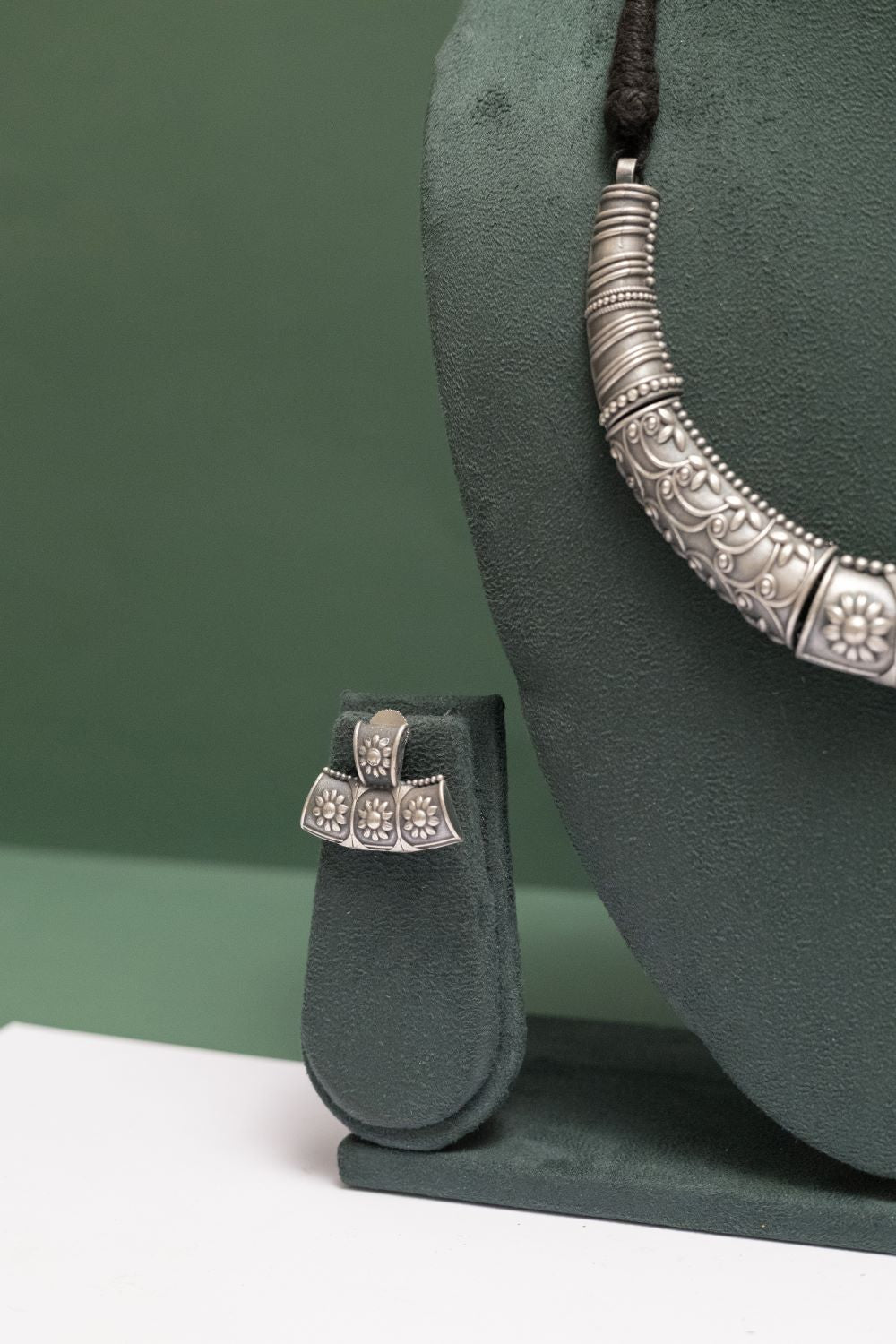 Silver Look-Alike Choker Set with Intricate Floral Carving